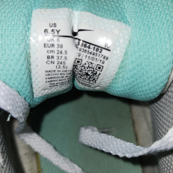 Nike Mint Air Max Sneakers - Picture 6 of 6